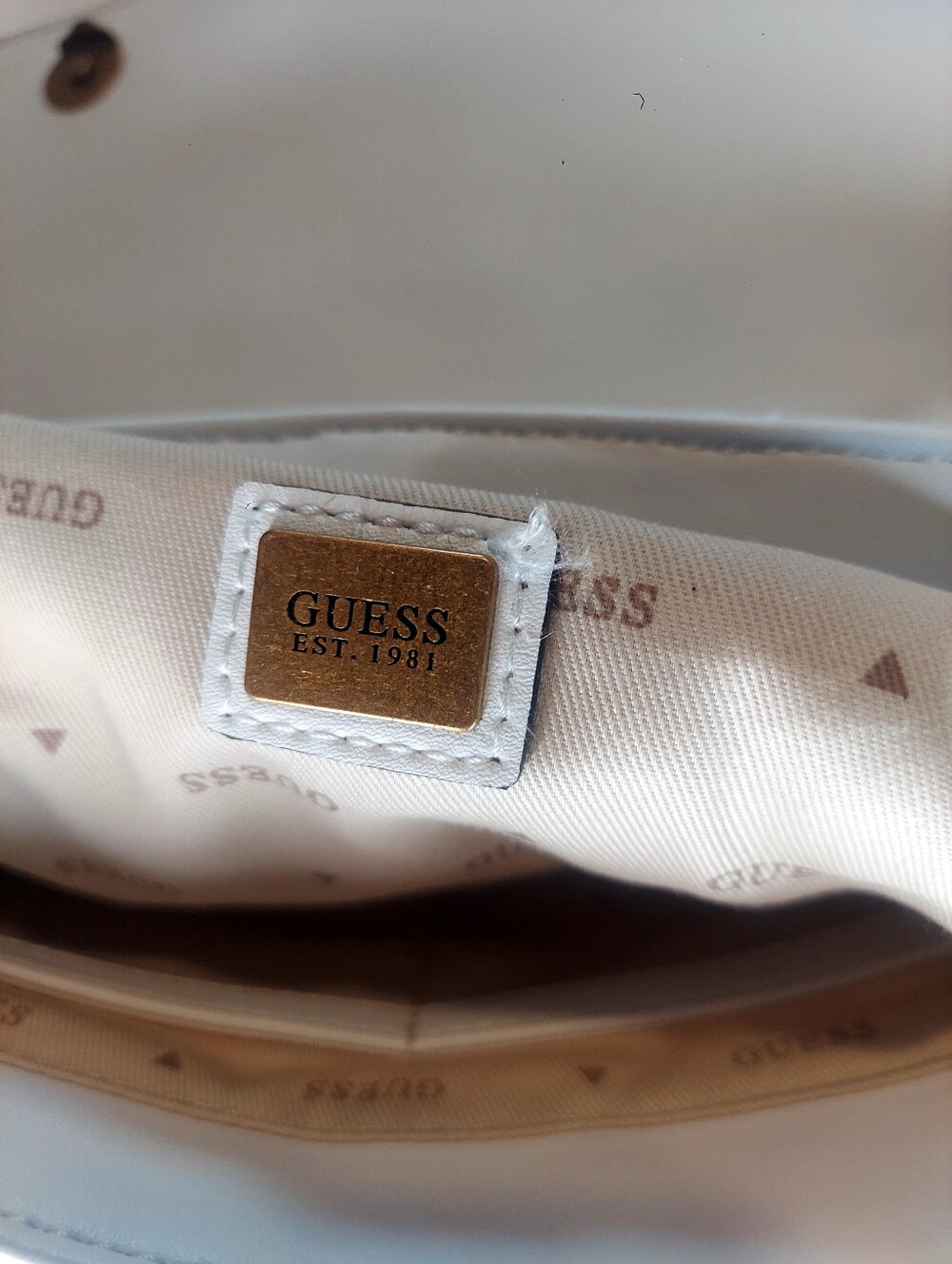 Guess Always convertible Crossbody bag. - Picture 12 of 13